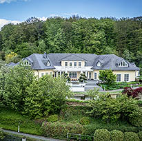 Luxus-Villa mit separatem Wohnhaus in Arnsberg